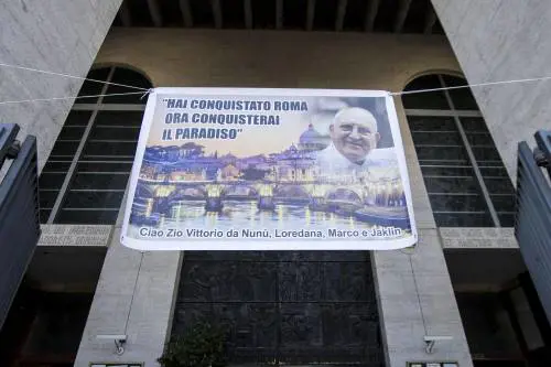 Vigili al funerale di Casamonica ma nessuno ha fermato il corteo