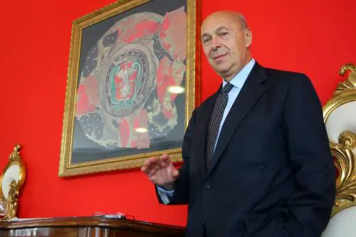 Il parroco Mieli celebra la messa di Raistoria