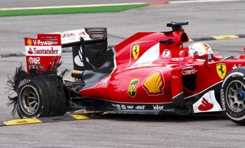 Hamilton re di Spa: delusione per Vettel, scoppia il pneumatico