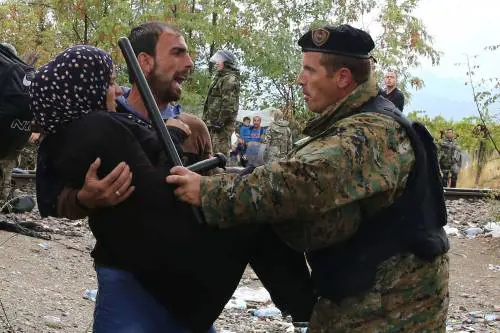 La Macedonia apre le porte dell'Europa agli immigrati