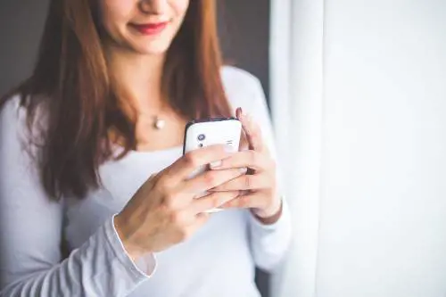 L'allarme della polizia: "Ecco gli sms che vi azzerano il credito"