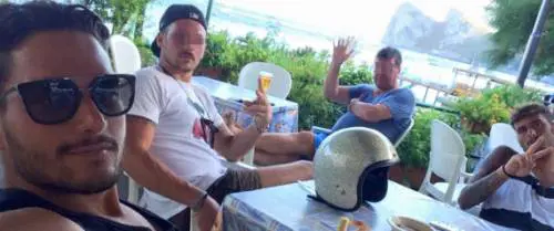 Sorrento, stuprano una turista, poi il selfie: arrestati