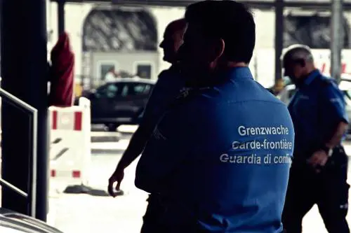 "Vieni rapito? E io non ti pago". La linea ferrea della Svizzera