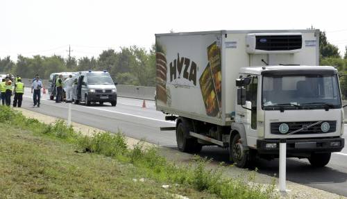 Austria, 70 migranti morti: tir abbandonato in autostrada