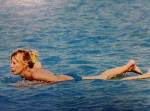 Alessandra Mussolini al mare con il marito