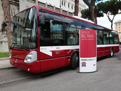 Incidente stradale a Roma, coinvolti du autobus