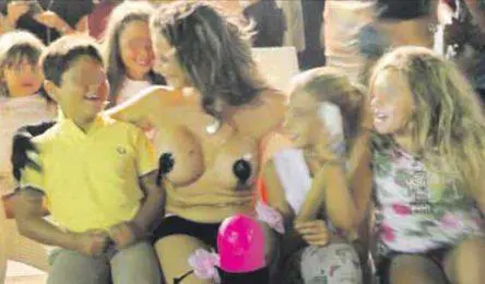 Cervia, burlesque davanti ai bambini