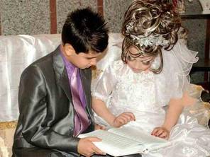 Si sposano a 14 e 10 anni: bufera in Iran per le nozze choc