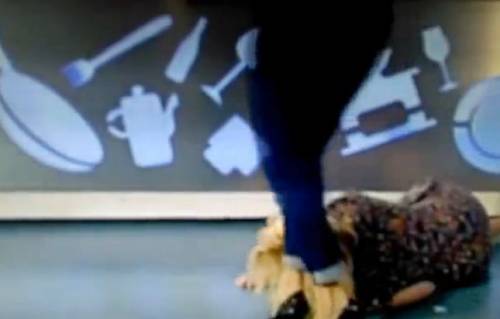 Lisa Fusco ci ricasca: "Per diecimila euro mi rompo la gamba"