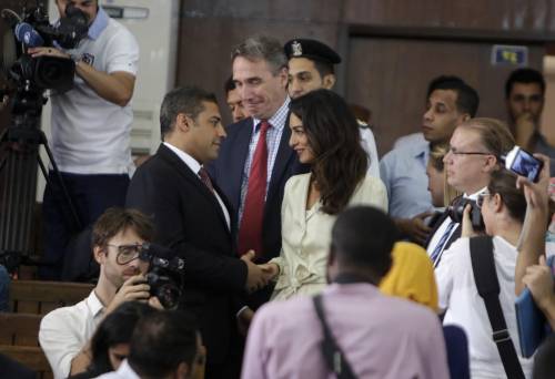 Amal Clooney in aula al processo contro i giornalisti