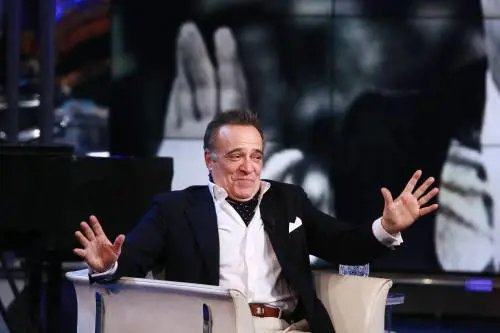 "l sindaco è nudo: via lui e i mille del suo codazzo"