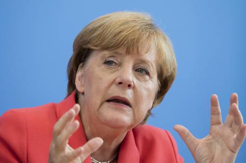 Viaggio nella Germania anti Merkel: "Va combattuta come Hitler"