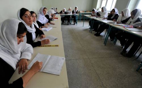 Afghanistan, 100 studentesse avvelenate da islamisti