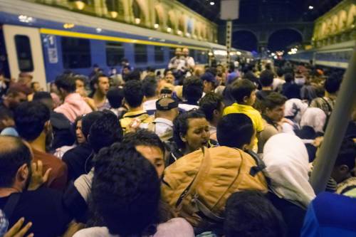 In arrivo centinaia di migranti: evacuata stazione di Budapest