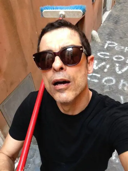 "Roma è mia e se fa schifo alzo il culo!", Alessandro Gassman ripulisce la Capitale