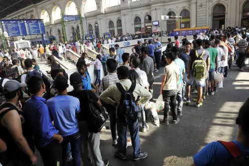 Budapest, gli immigrati prendono d'assalto la stazione