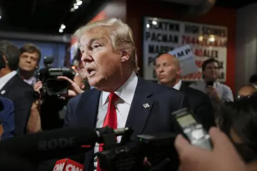 "Amo i musulmani, potrei farne uno ministro", così Donald Trump punta all'elettorato islamico