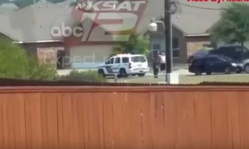 Usa, agenti ammazzano uomo con le mani alzate