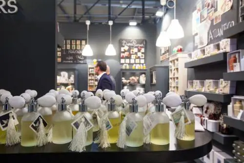 Via uomo e donna: pure i profumi diventano genderless