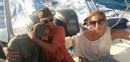 Migranti, la donna nella foto: "Io eroina? Affogava, l'ho solo salvato"