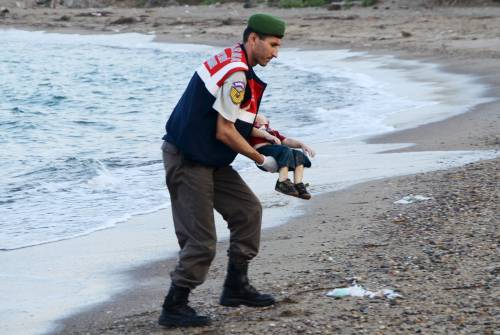 Turchia, la foto choc che fa piangere il mondo