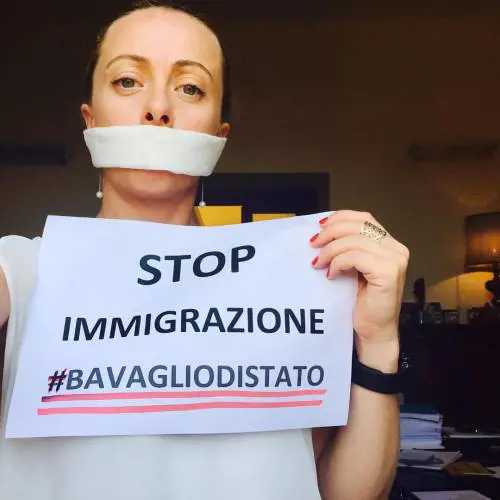 Il bavaglio alla Meloni fa insorgere la rete Ora il governo indaga