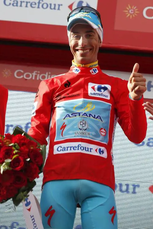 Aru re dei Pirenei, vola in maglia rossa e fa saltare Froome