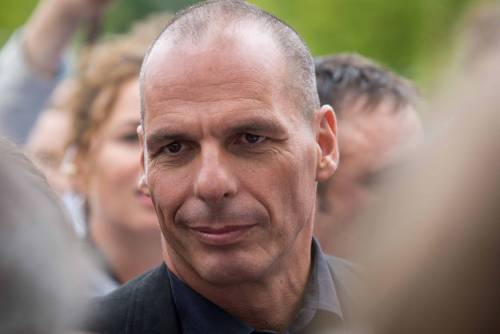 Varoufakis: "Euro insostenibile senza riforme, lo diceva pure Macron"
