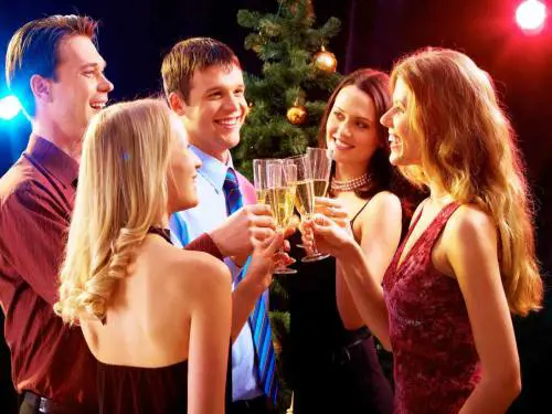 Troppo lavoro a dicembre, l'azienda anticipa il Natale