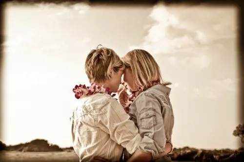 I giudici: "Doppio cognome per i figli di coppia di madri"