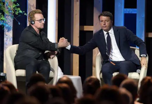Anche Bono ci fa la predica: "Non chiamateli più migranti"