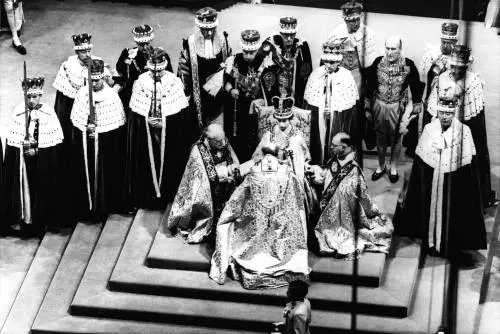Una regina da record: 63 anni in foto