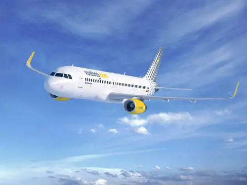 Fiumicino, allerta voli Vueling. "Scritte inneggianti ad Allah"
