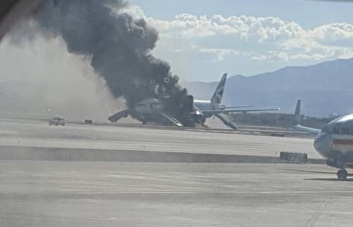 Las Vegas, paura in aeroporto: Boeing prende fuoco al decollo