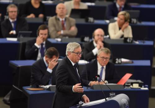 Migranti, Juncker predica l'accoglienza "La Ue ha bisogno di nuovi talenti"