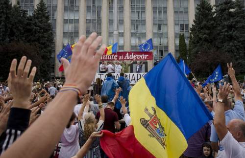 Moldavia, migliaia in piazza contro il governo