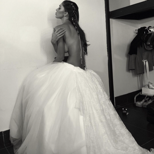 Belen Rodriguez sexy in abito da sposa