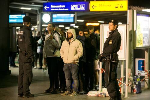 Migranti, la Danimarca si blinda: bloccati tutti i treni dalla Germania