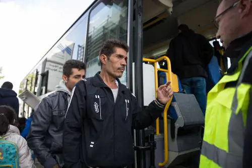 Stoccarda si ribella alla Merkel: "Non c'è più posto per i profughi"