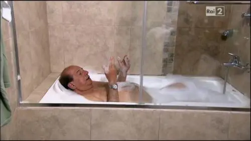 Pechino Express: Giancarlo Magalli nudo, bacio tra Naike Rivelli e Yari Carrisi