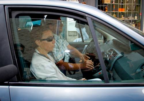 L'arrivo in tribunale dei genitori di Yara