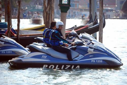 Isis, volantino di minacce a Mestre: "Schiavizzeremo le vostre donnacce"