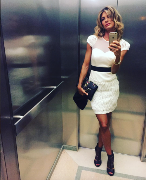 Martina Colombari sexy in ascensore