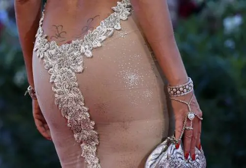 Valeria Marini, nude look alla Mostra del Cinema di Venezia
