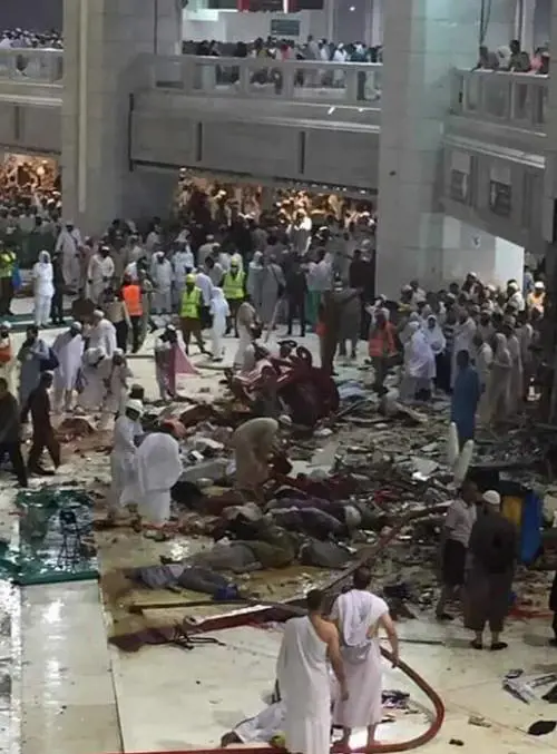 La Mecca, gru cede e si schianta: tragedia alla Grande Moschea
