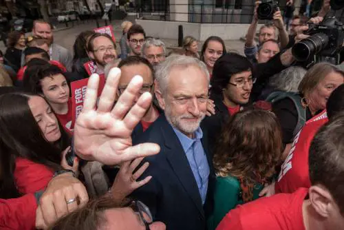 Gb, Corbyn è il nuovo leader dei laburisti