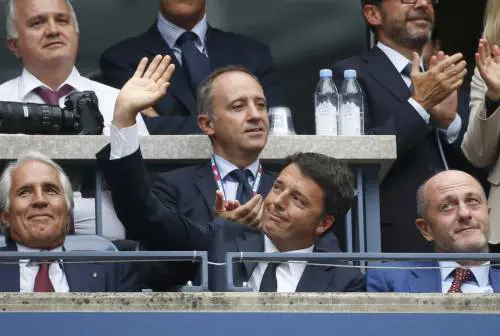 Il vizietto di Matteo: evitare le contestazioni e cercare la passerella