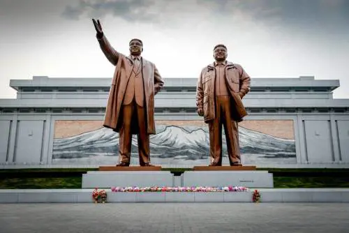 La Nord Corea lancia i surf tour guidati da un italiano