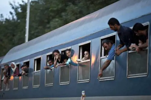 Ora l'Europa chiude i confini Ma noi restiamo un colabrodo