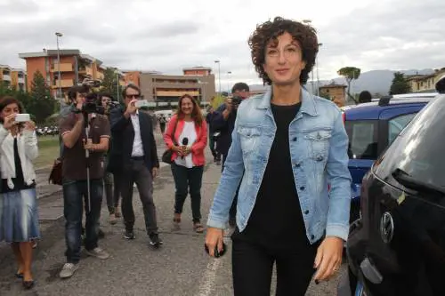 Agnese Renzi va a scuola